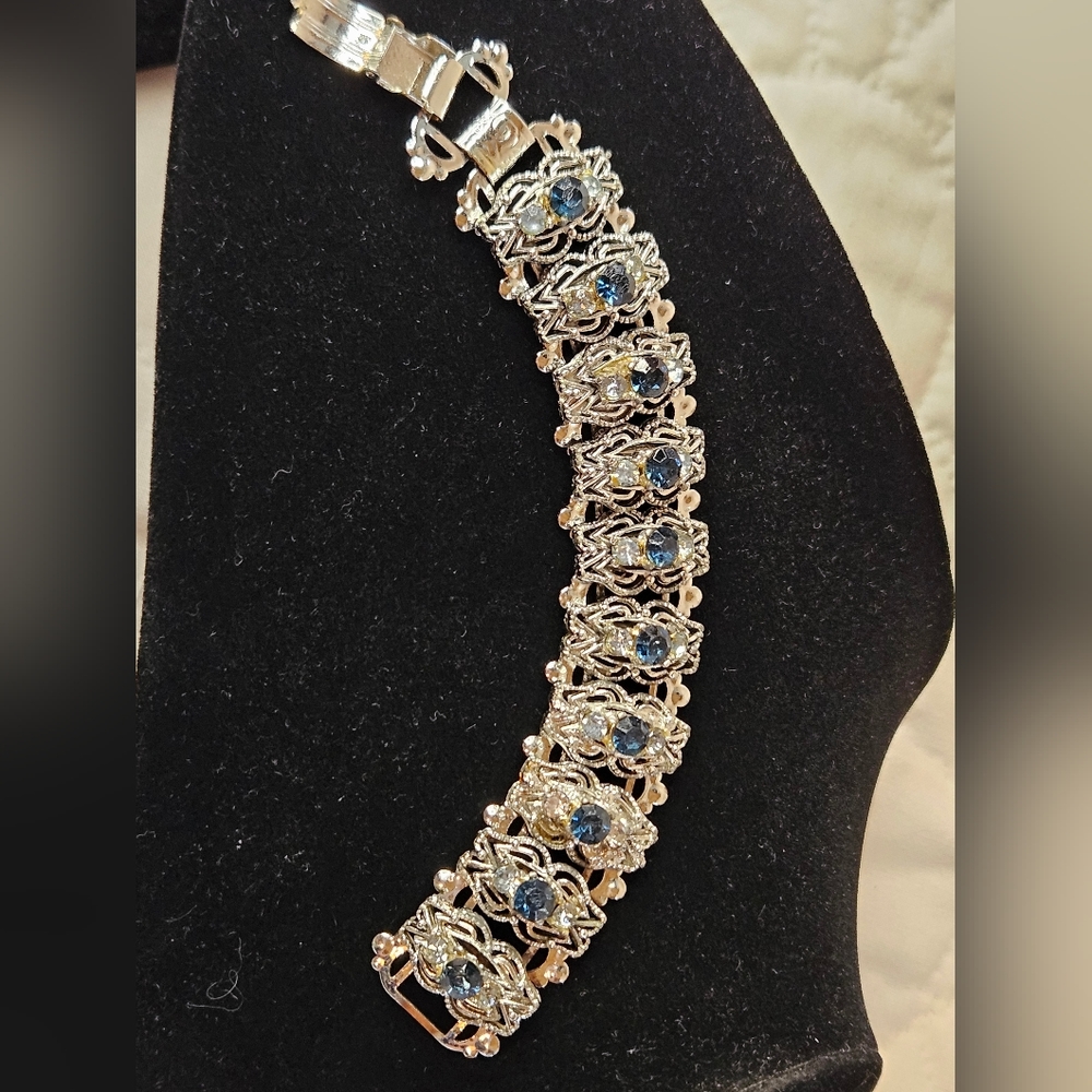 Vintage 1950s Chunky Silvertone bracelet